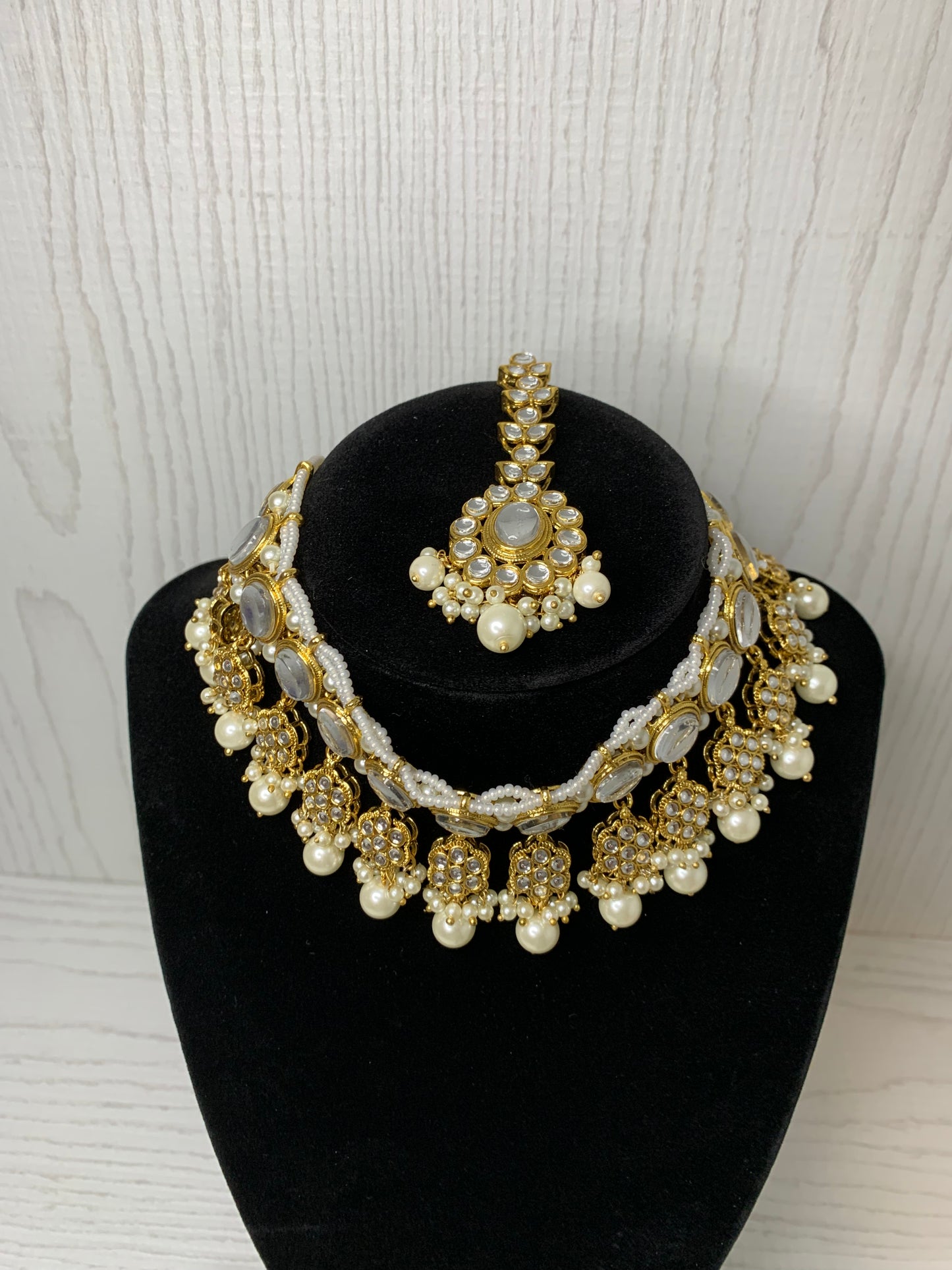 Neeru Choker Set