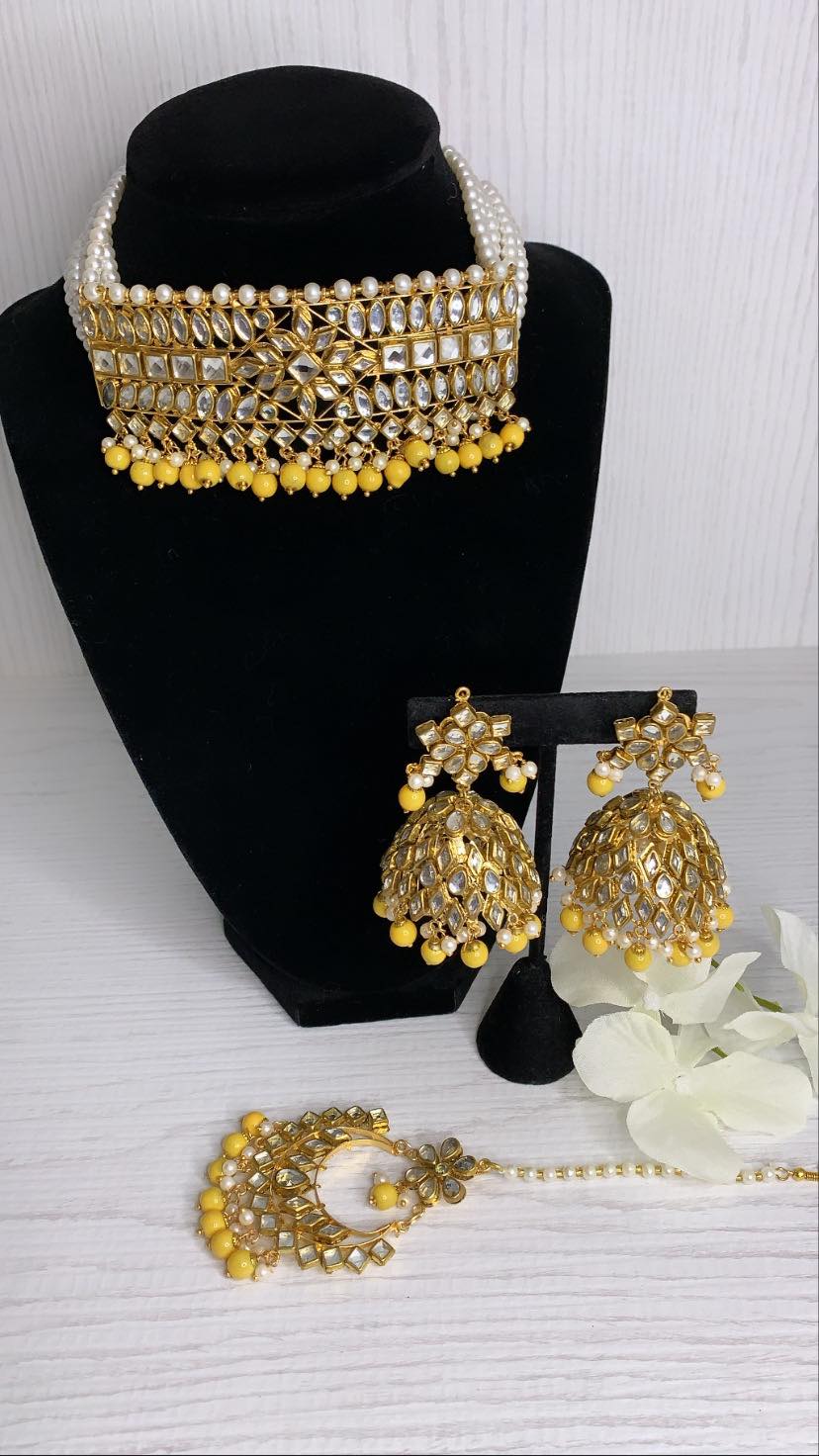 Sara Choker Set