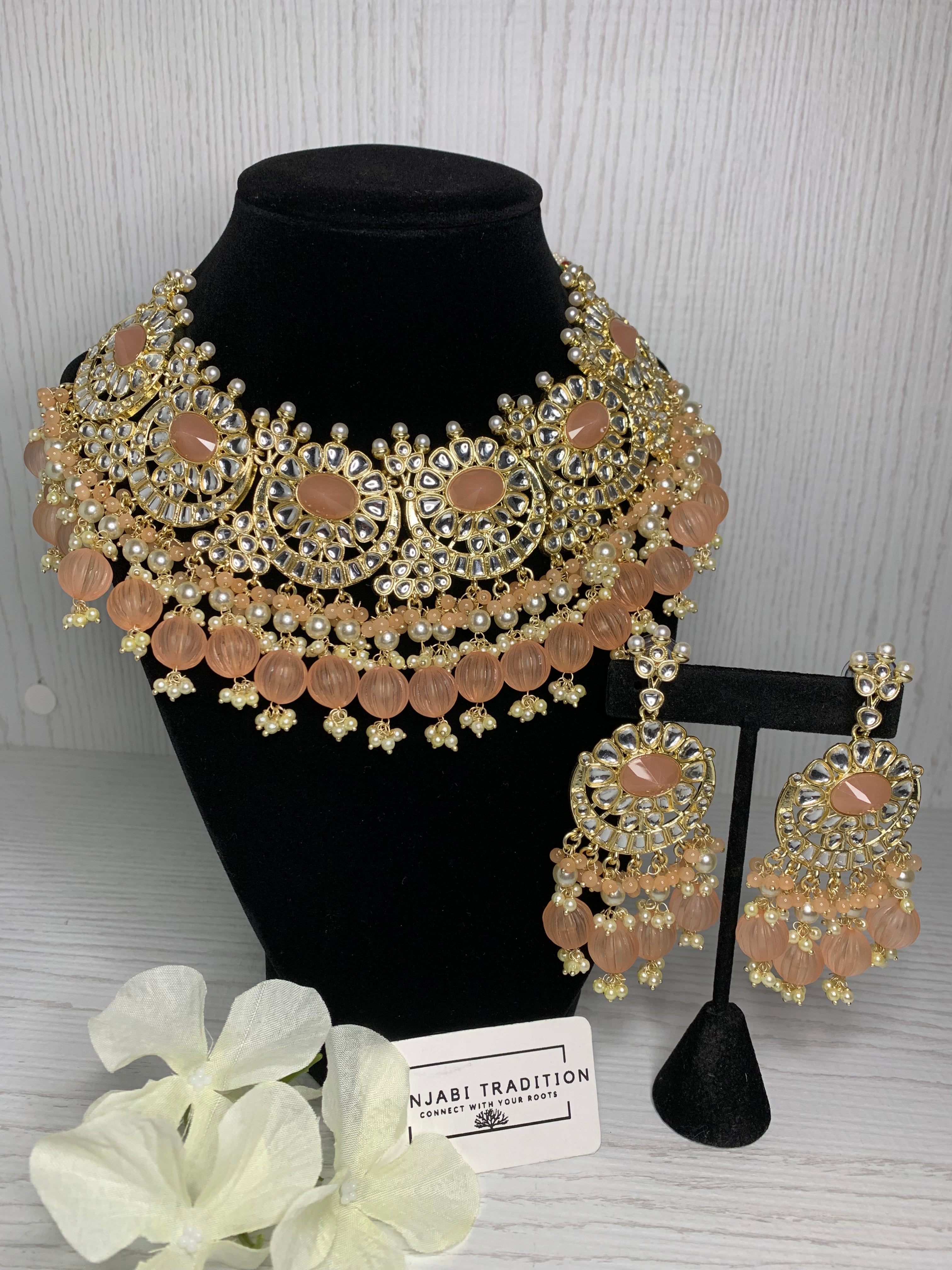 Harleen - Heavy Circle Crest Necklace