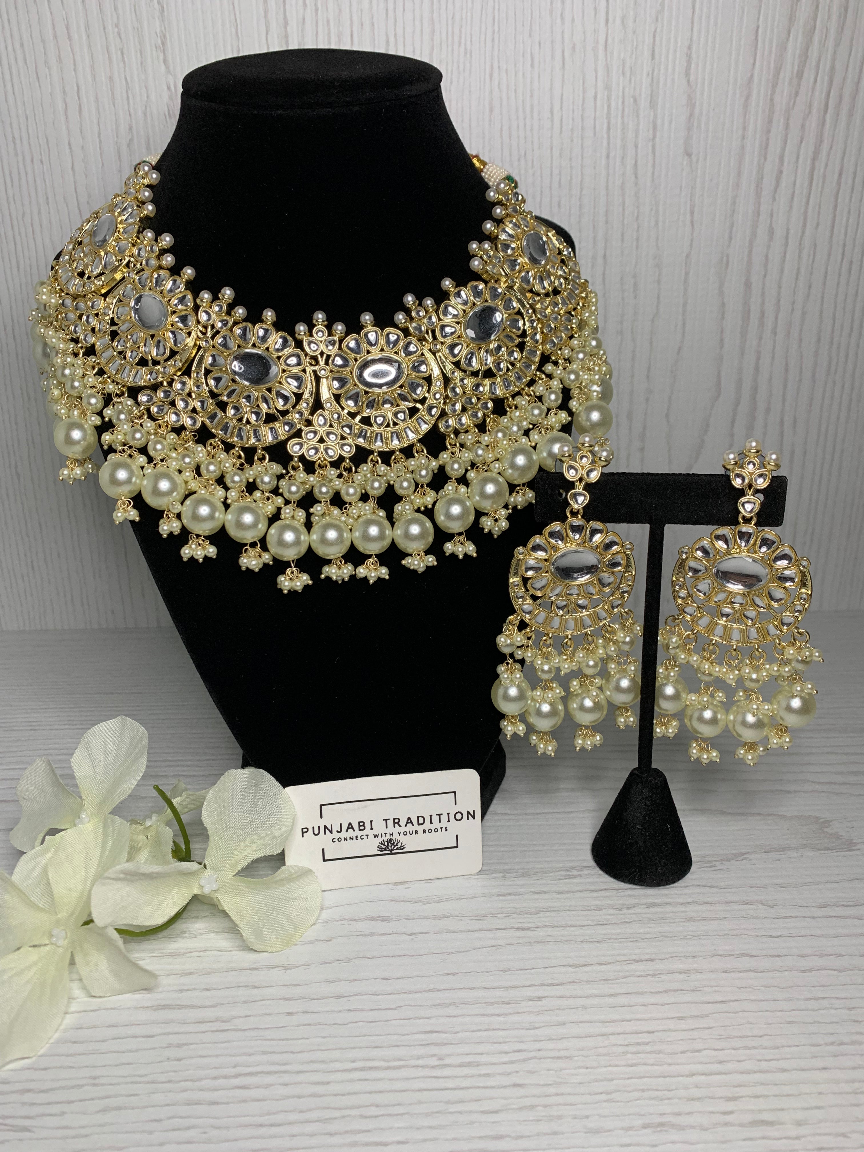 Harleen - Heavy Circle Crest Necklace