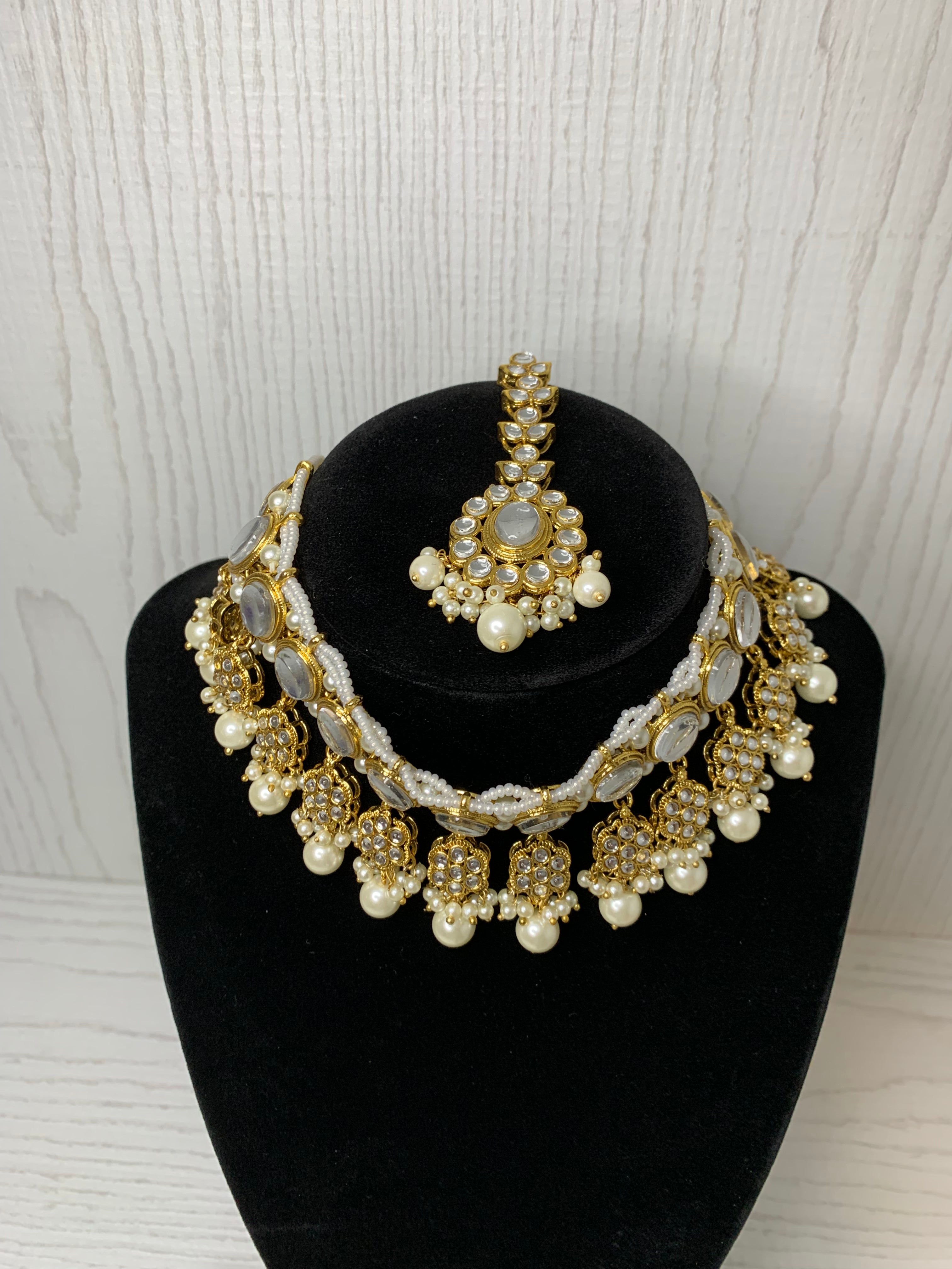 Neeru Choker Set