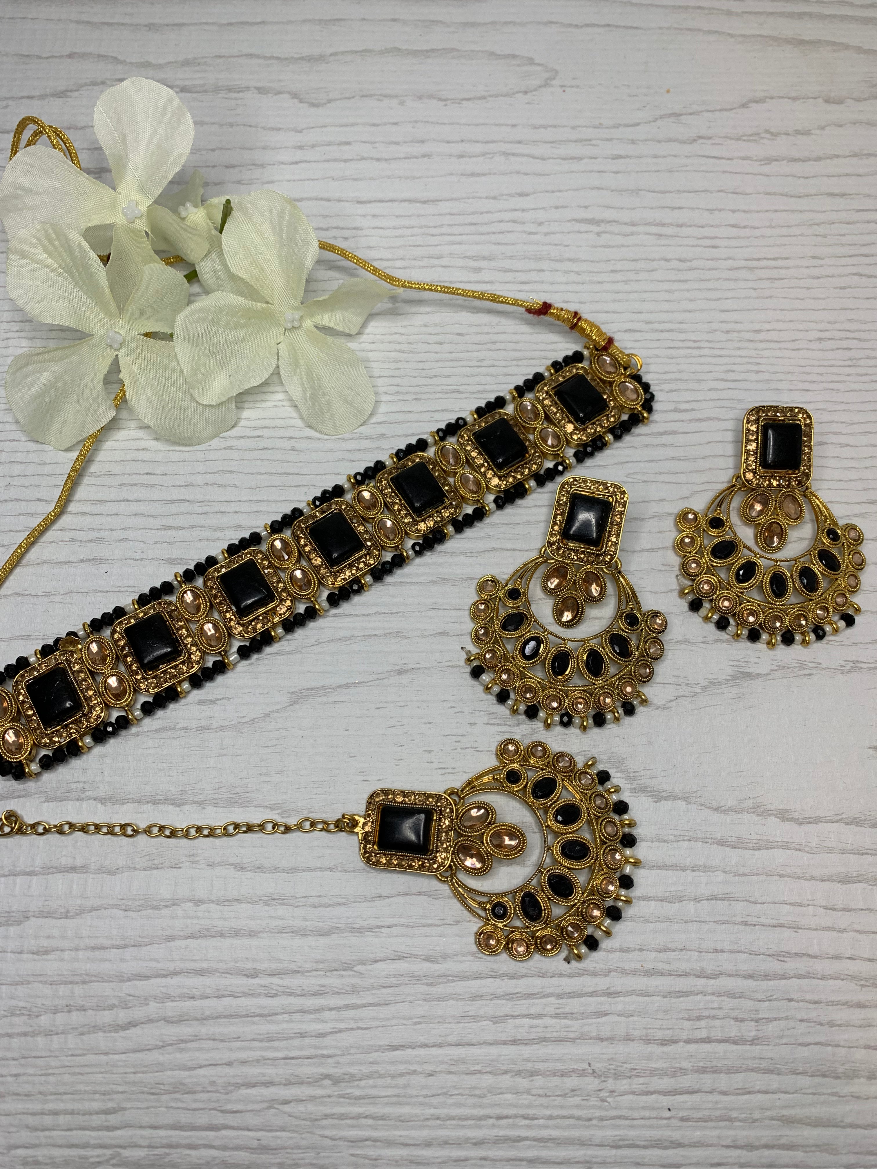 Dilna Choker Set